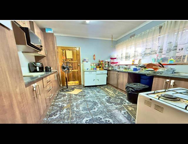 3 BEDROOM FREEHOLD FOR SALE IN MINNEBRON